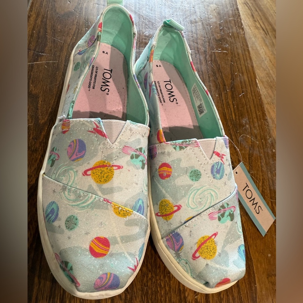 Toms White Canvas Sneakers with Space-Themed Design